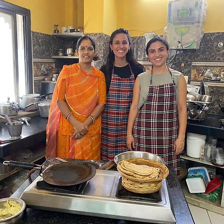 Black Pepper Home Stay Udaipur Exteriör bild