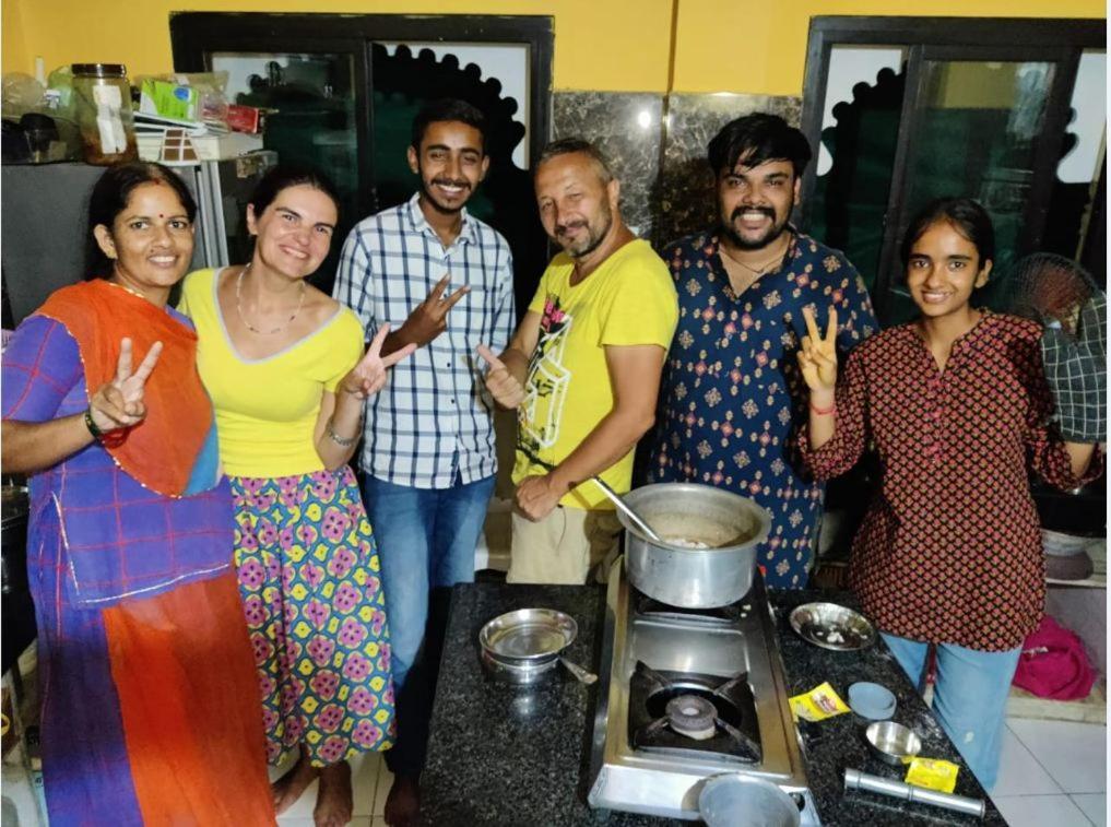 Black Pepper Home Stay Udaipur Exteriör bild