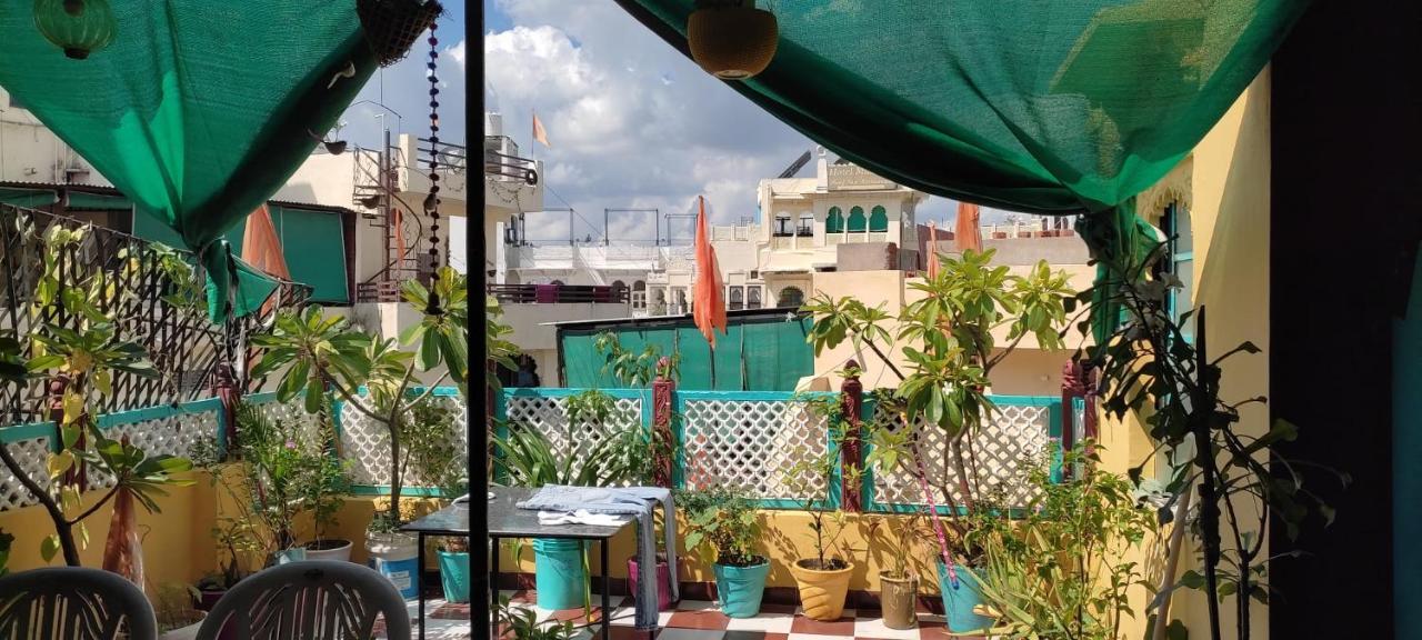 Black Pepper Home Stay Udaipur Exteriör bild