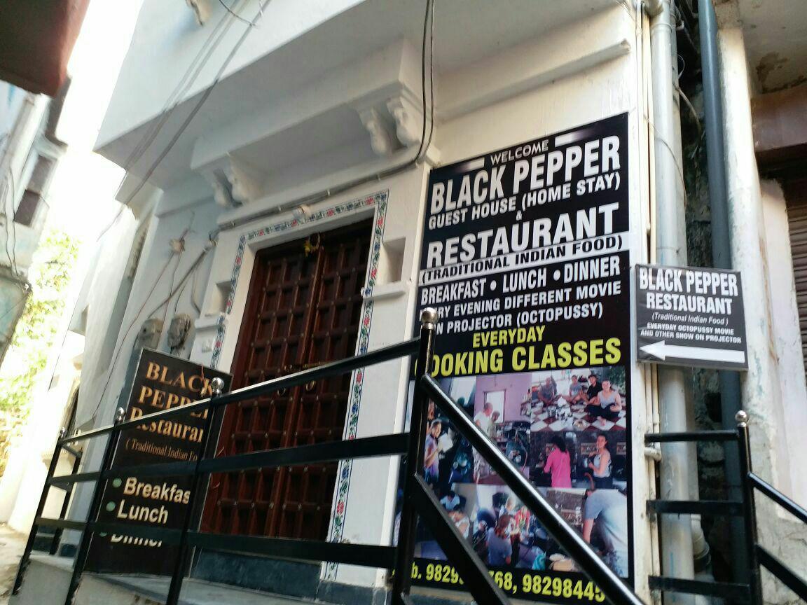 Black Pepper Home Stay Udaipur Exteriör bild