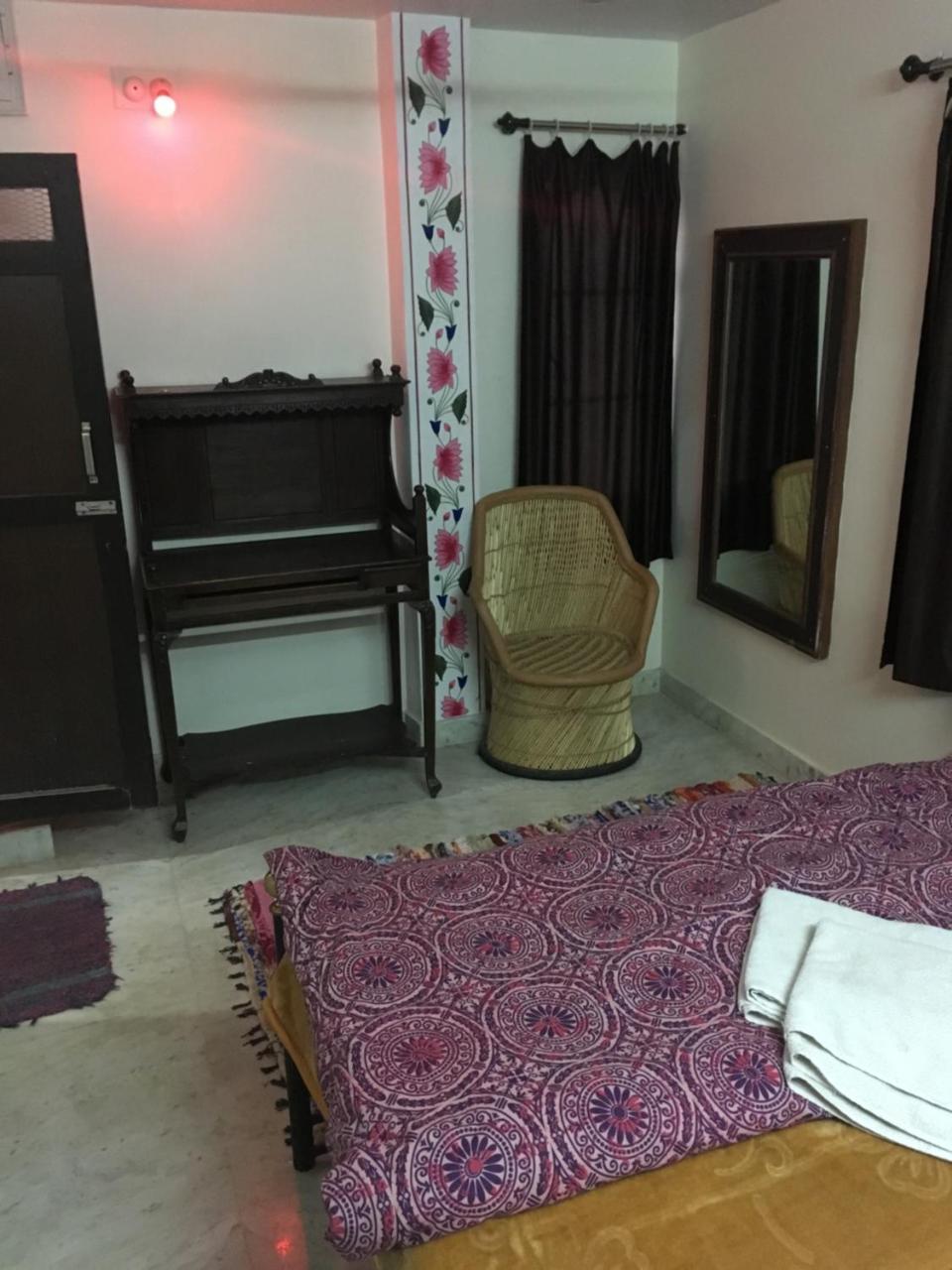 Black Pepper Home Stay Udaipur Exteriör bild
